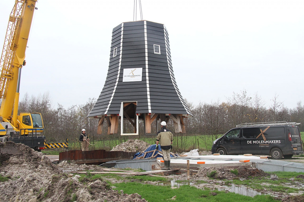 Banner voor nieuwsbericht Het achtkant van molen de Meermin op zijn plaats
