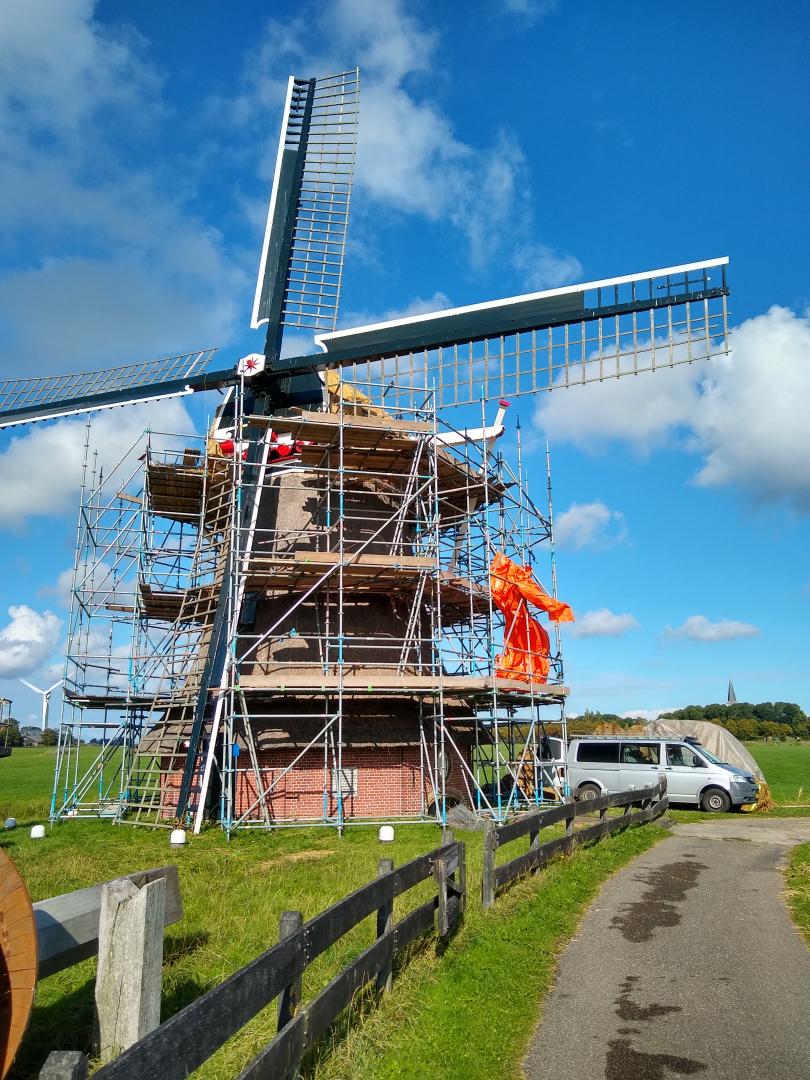 De hantumermolen staat in de steigers