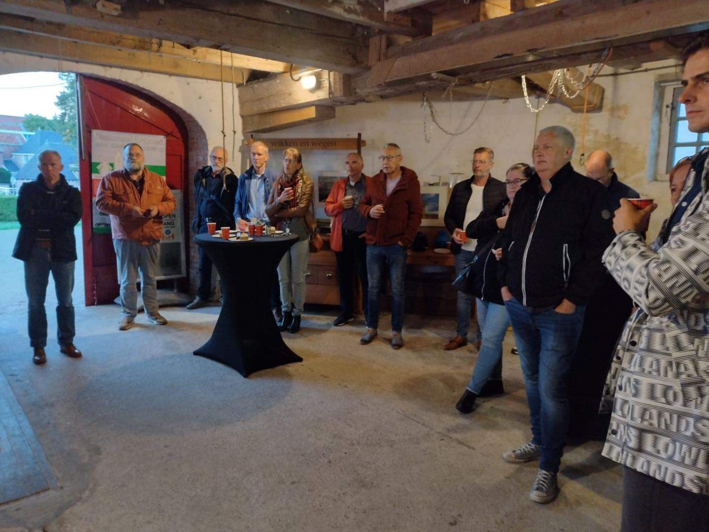 Aandachtig gehoor van de gemeenteraad voor de voorzitter