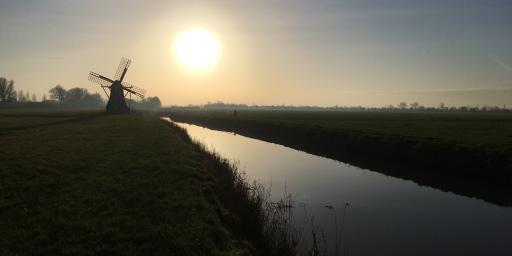 Molen De Gans bij Iezumasyl in de rouwstand (voorbij rechtstaand = dat wat geweest is).