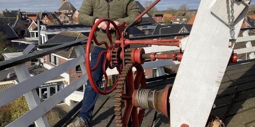 De nieuwe molenaar in actie.