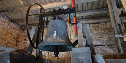 luidwiel + ophanging klok geconserveerd